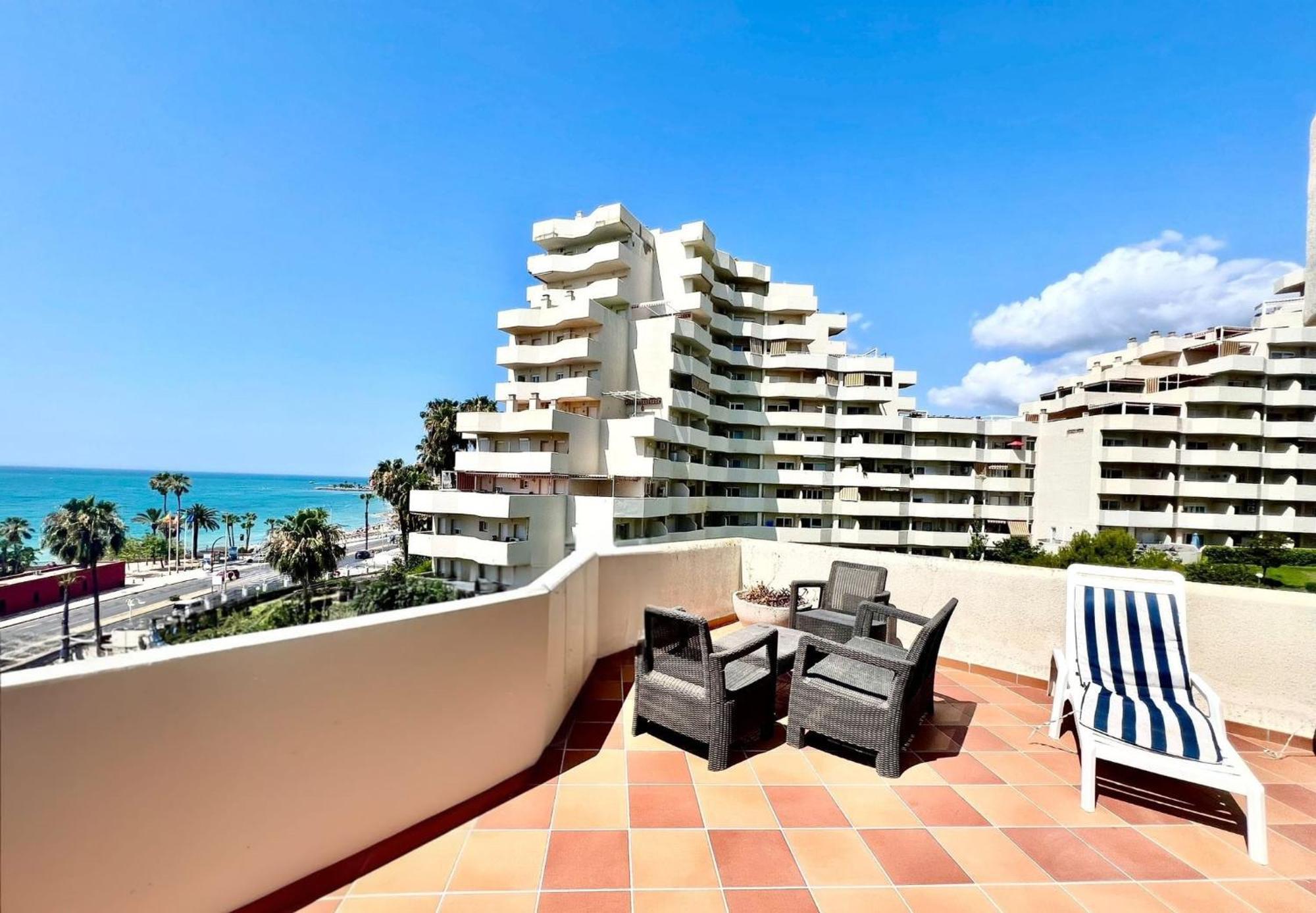 Sea Front With Large Terrace In Benalbeach Apartamento *