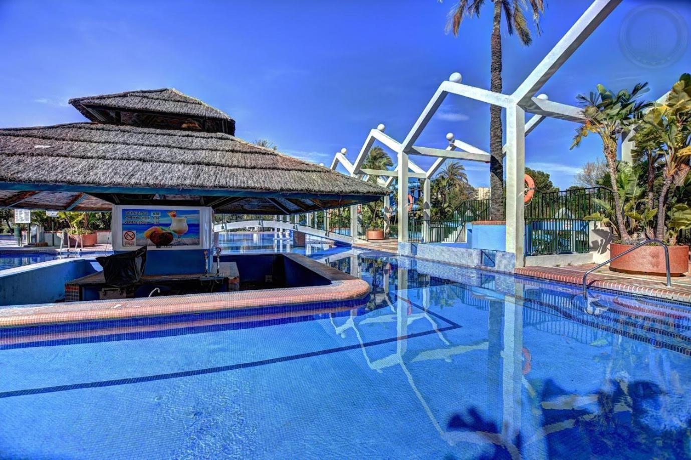 Sea Front With Large Terrace In Benalbeach Benalmádena