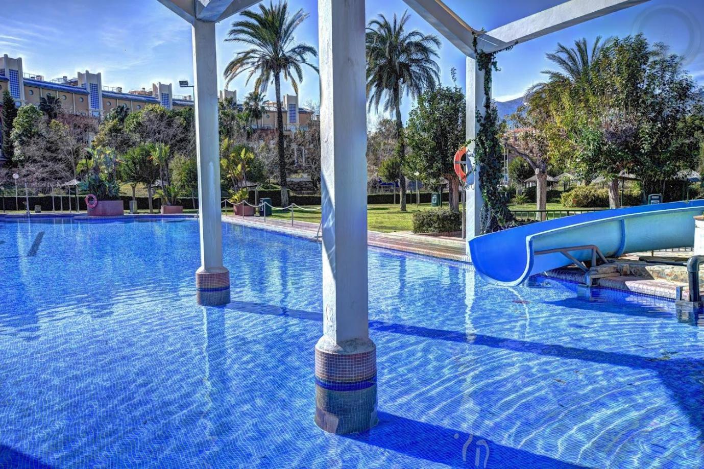 Sea Front With Large Terrace In Benalbeach Benalmádena