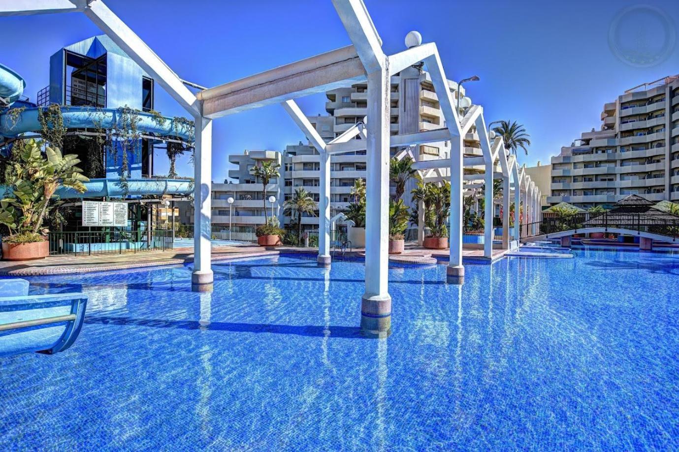Sea Front With Large Terrace In Benalbeach Apartamento *
