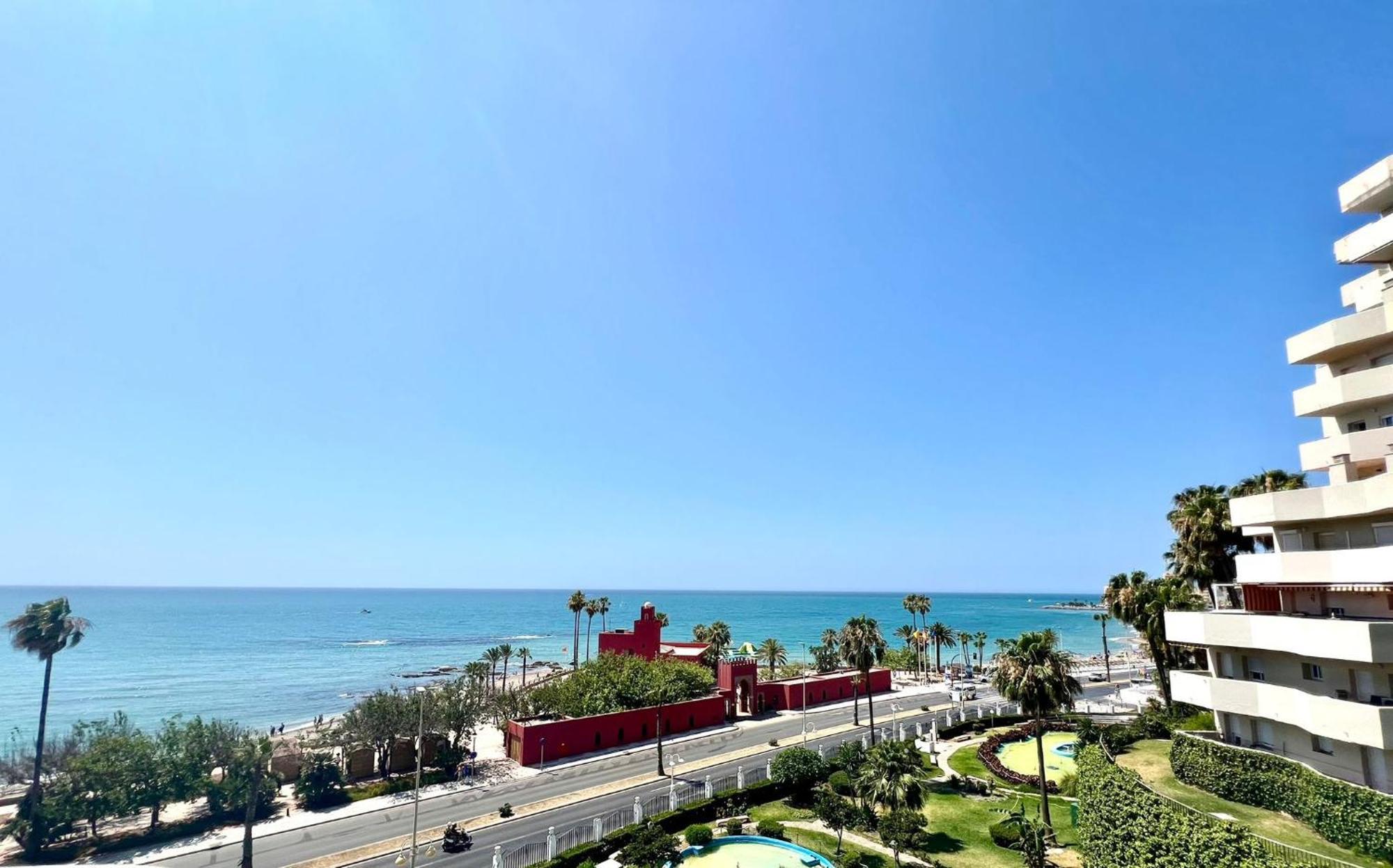 Sea Front With Large Terrace In Benalbeach Apartamento *