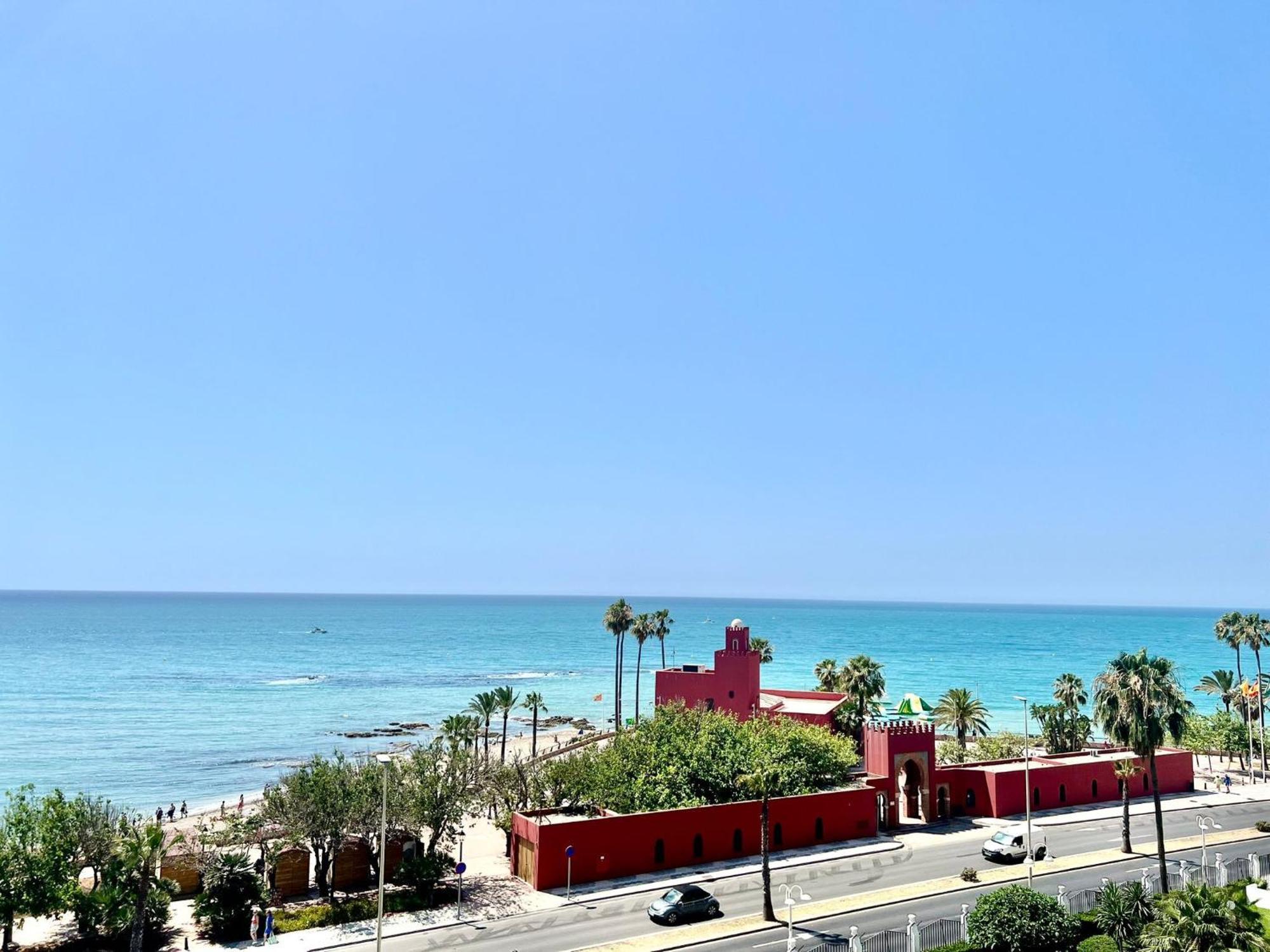 Sea Front With Large Terrace In Benalbeach Apartamento Benalmádena