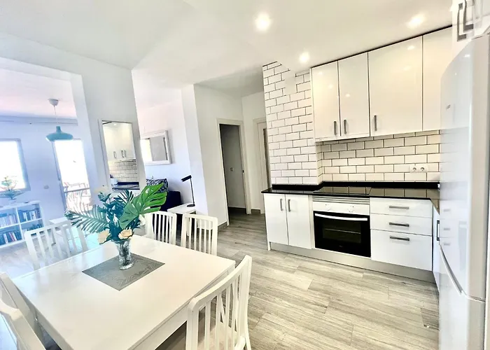 Sea Front Apartment With Large Terrace In Benalbeach